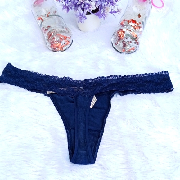 Victoria's secret thong - Picture 4 of 6